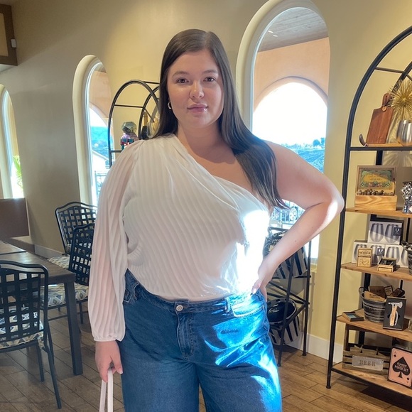 Curvy Sense White One Shoulder Bodysuit Size 1x - Picture 2 of 9